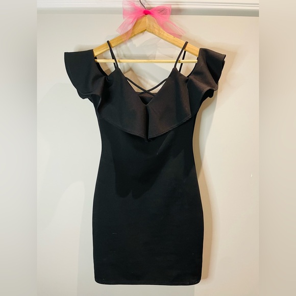 Chic Little Black Dress with Cold Shoulder Straps and Ruffles - Picture 1 of 2